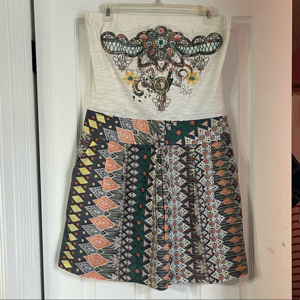 Women’s strapless dress